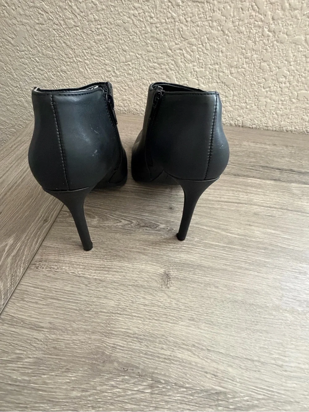 Women's Black Pointed-Toe Ankle Booties